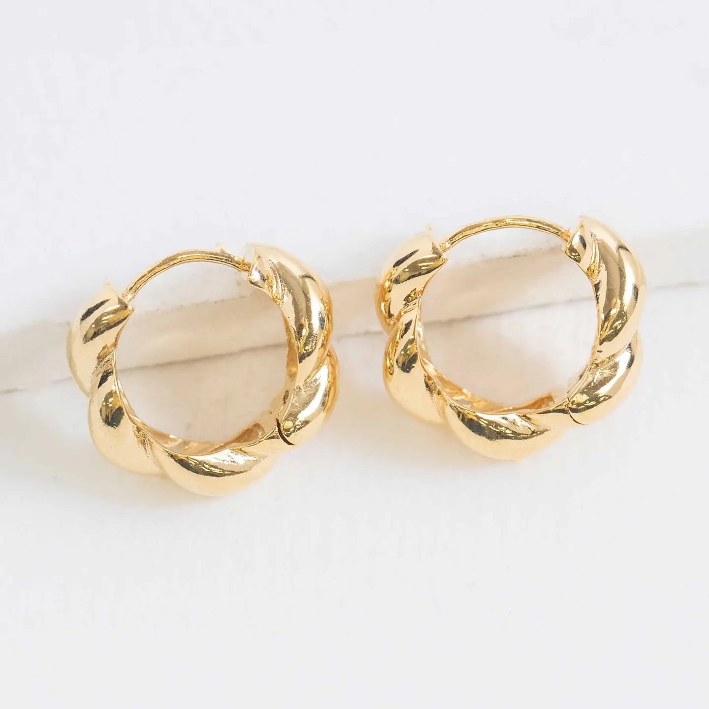 Twist Huggies in Gold